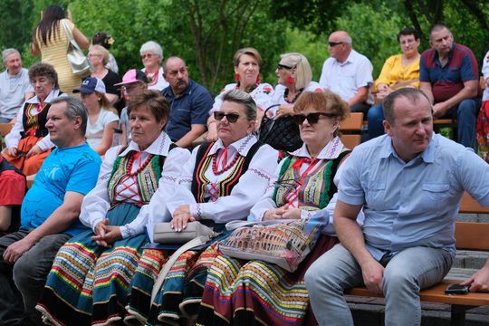 III Powiatowy Festiwal Piosenki Biesiadnej i Święto Rodzin Zastępczych w Nowinach [GALERIA ZDJĘĆ]