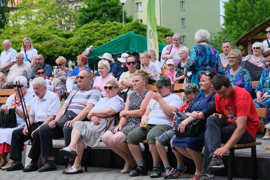 III Powiatowy Festiwal Piosenki Biesiadnej i Święto Rodzin Zastępczych w Nowinach [GALERIA ZDJĘĆ]