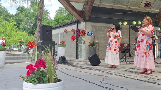 III Powiatowy Festiwal Piosenki Biesiadnej i Święto Rodzin Zastępczych w Nowinach [GALERIA ZDJĘĆ]