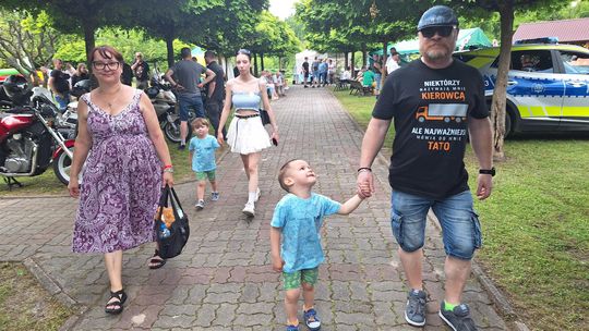 III Powiatowy Festiwal Piosenki Biesiadnej i Święto Rodzin Zastępczych w Nowinach [GALERIA ZDJĘĆ]