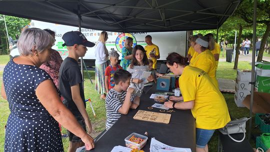 III Powiatowy Festiwal Piosenki Biesiadnej i Święto Rodzin Zastępczych w Nowinach [GALERIA ZDJĘĆ]