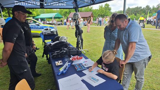 III Powiatowy Festiwal Piosenki Biesiadnej i Święto Rodzin Zastępczych w Nowinach [GALERIA ZDJĘĆ]