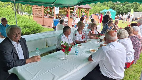 III Powiatowy Festiwal Piosenki Biesiadnej i Święto Rodzin Zastępczych w Nowinach [GALERIA ZDJĘĆ]