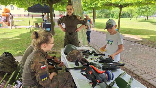 III Powiatowy Festiwal Piosenki Biesiadnej i Święto Rodzin Zastępczych w Nowinach [GALERIA ZDJĘĆ]