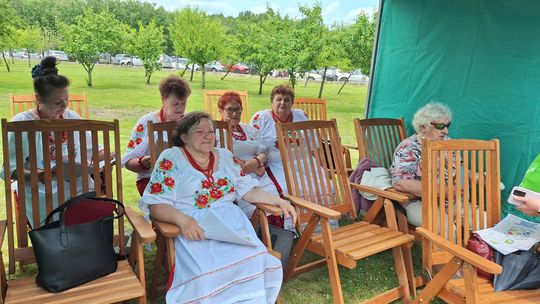 III Powiatowy Festiwal Piosenki Biesiadnej i Święto Rodzin Zastępczych w Nowinach [GALERIA ZDJĘĆ]