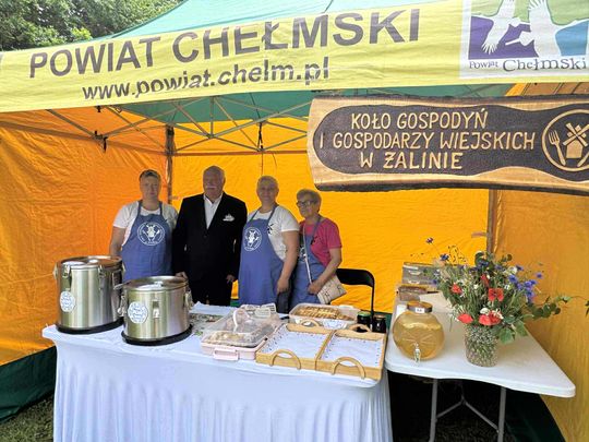 III Powiatowy Festiwal Piosenki Biesiadnej i Święto Rodzin Zastępczych w Nowinach [GALERIA ZDJĘĆ]