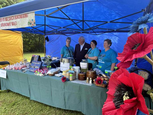 III Powiatowy Festiwal Piosenki Biesiadnej i Święto Rodzin Zastępczych w Nowinach [GALERIA ZDJĘĆ]