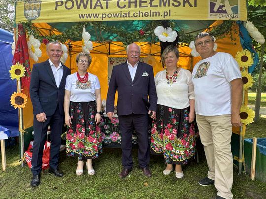 III Powiatowy Festiwal Piosenki Biesiadnej i Święto Rodzin Zastępczych w Nowinach [GALERIA ZDJĘĆ]