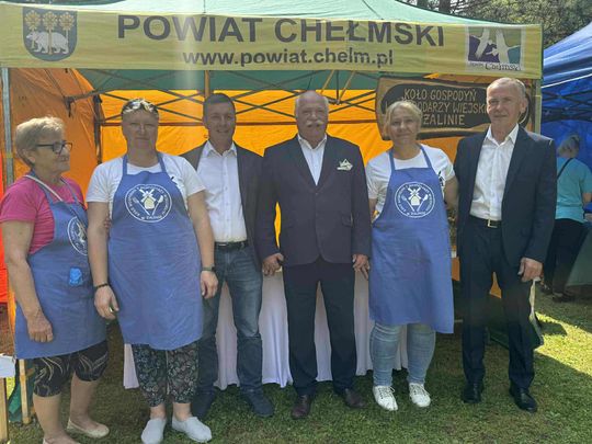 III Powiatowy Festiwal Piosenki Biesiadnej i Święto Rodzin Zastępczych w Nowinach [GALERIA ZDJĘĆ]