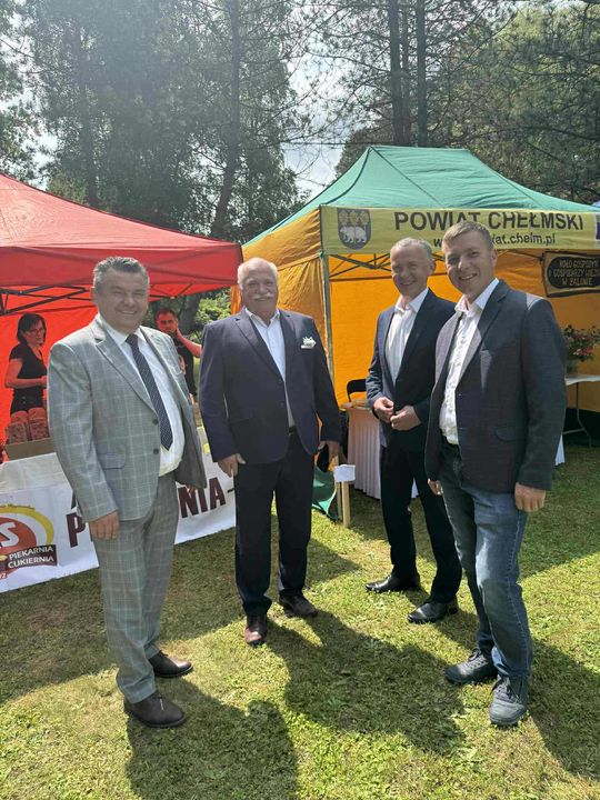 III Powiatowy Festiwal Piosenki Biesiadnej i Święto Rodzin Zastępczych w Nowinach [GALERIA ZDJĘĆ]