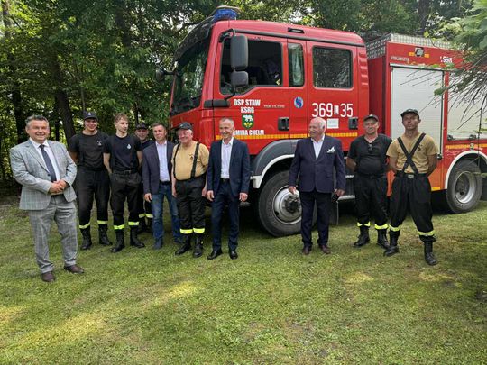 III Powiatowy Festiwal Piosenki Biesiadnej i Święto Rodzin Zastępczych w Nowinach [GALERIA ZDJĘĆ]