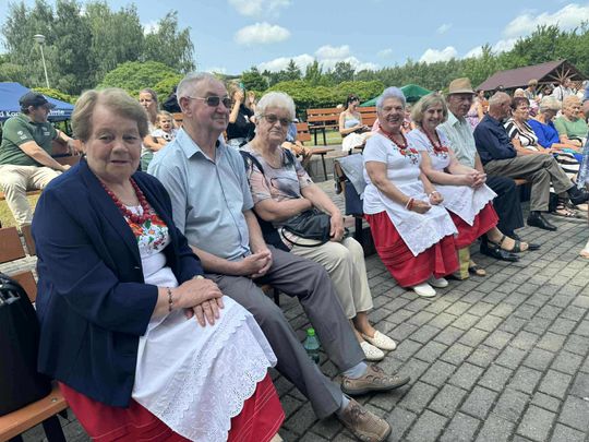 III Powiatowy Festiwal Piosenki Biesiadnej i Święto Rodzin Zastępczych w Nowinach [GALERIA ZDJĘĆ]