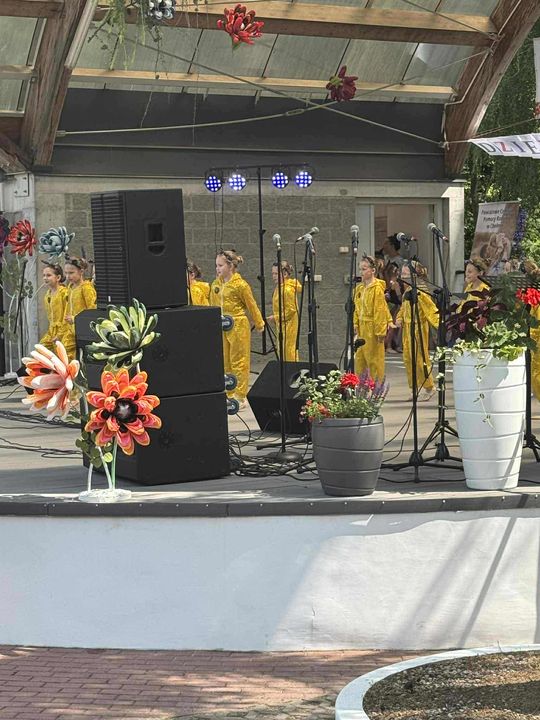 III Powiatowy Festiwal Piosenki Biesiadnej i Święto Rodzin Zastępczych w Nowinach [GALERIA ZDJĘĆ]