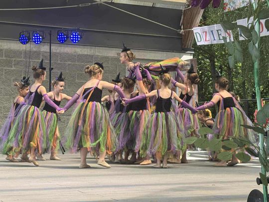 III Powiatowy Festiwal Piosenki Biesiadnej i Święto Rodzin Zastępczych w Nowinach [GALERIA ZDJĘĆ]