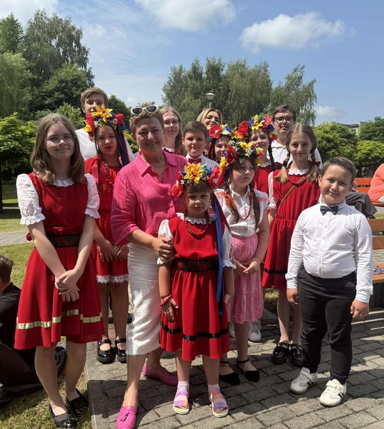 III Powiatowy Festiwal Piosenki Biesiadnej i Święto Rodzin Zastępczych w Nowinach [GALERIA ZDJĘĆ]