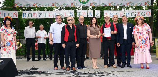 III Powiatowy Festiwal Piosenki Biesiadnej i Święto Rodzin Zastępczych w Nowinach [GALERIA ZDJĘĆ]