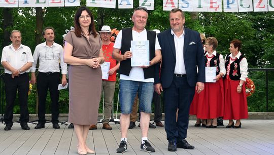 III Powiatowy Festiwal Piosenki Biesiadnej i Święto Rodzin Zastępczych w Nowinach [GALERIA ZDJĘĆ]