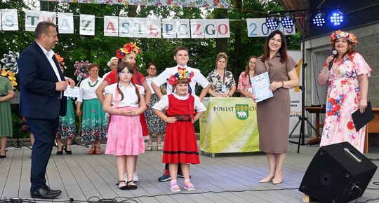 III Powiatowy Festiwal Piosenki Biesiadnej i Święto Rodzin Zastępczych w Nowinach [GALERIA ZDJĘĆ]