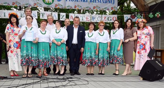 III Powiatowy Festiwal Piosenki Biesiadnej i Święto Rodzin Zastępczych w Nowinach [GALERIA ZDJĘĆ]