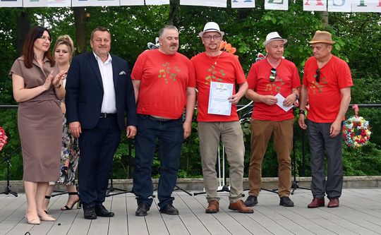 III Powiatowy Festiwal Piosenki Biesiadnej i Święto Rodzin Zastępczych w Nowinach [GALERIA ZDJĘĆ]