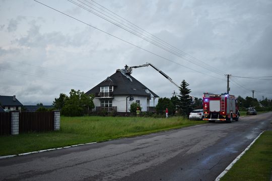 Pow. włodawski. Armagedon w Różańce. Wichura zrywała dachy, powalała drzewa [ZDJĘCIA]