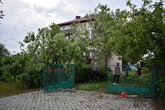 Pow. włodawski. Armagedon w Różańce. Wichura zrywała dachy, powalała drzewa [ZDJĘCIA]
