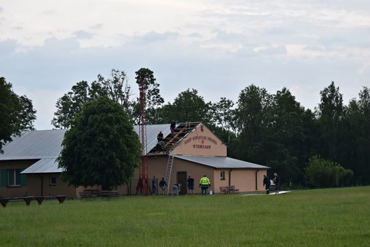 Pow. włodawski. Armagedon w Różańce. Wichura zrywała dachy, powalała drzewa [ZDJĘCIA]