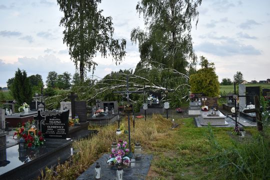 Pow. włodawski. Armagedon w Różańce. Wichura zrywała dachy, powalała drzewa [ZDJĘCIA]