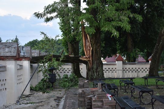 Pow. włodawski. Armagedon w Różańce. Wichura zrywała dachy, powalała drzewa [ZDJĘCIA]