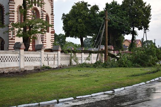 Pow. włodawski. Armagedon w Różańce. Wichura zrywała dachy, powalała drzewa [ZDJĘCIA]