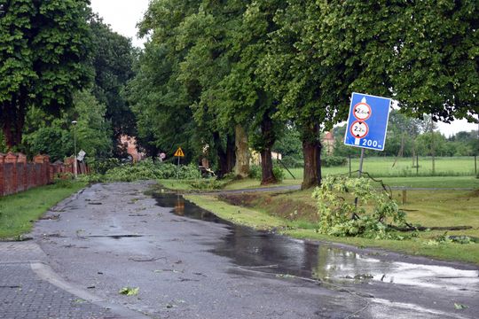 Pow. włodawski. Armagedon w Różańce. Wichura zrywała dachy, powalała drzewa [ZDJĘCIA]