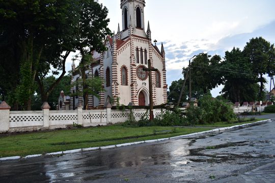 Pow. włodawski. Armagedon w Różańce. Wichura zrywała dachy, powalała drzewa [ZDJĘCIA]