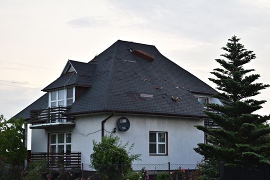 Pow. włodawski. Armagedon w Różańce. Wichura zrywała dachy, powalała drzewa [ZDJĘCIA]