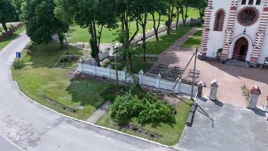 Pow. włodawski. Armagedon w Różańce. Wichura zrywała dachy, powalała drzewa [ZDJĘCIA]