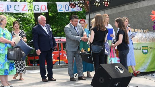 III Powiatowy Festiwal Piosenki Biesiadnej i Święto Rodzin Zastępczych w Nowinach cz. II [GALERIA ZDJĘĆ]