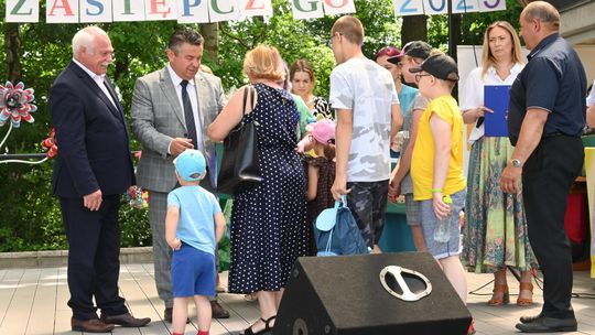 III Powiatowy Festiwal Piosenki Biesiadnej i Święto Rodzin Zastępczych w Nowinach cz. II [GALERIA ZDJĘĆ]