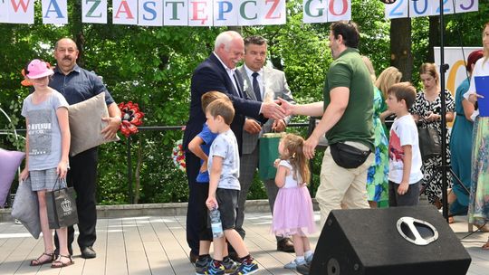III Powiatowy Festiwal Piosenki Biesiadnej i Święto Rodzin Zastępczych w Nowinach cz. II [GALERIA ZDJĘĆ]