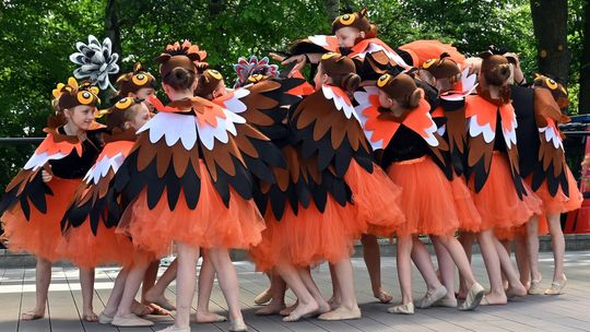 III Powiatowy Festiwal Piosenki Biesiadnej i Święto Rodzin Zastępczych w Nowinach cz. II [GALERIA ZDJĘĆ]