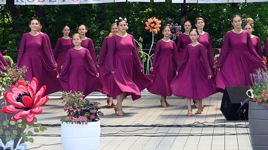 III Powiatowy Festiwal Piosenki Biesiadnej i Święto Rodzin Zastępczych w Nowinach cz. II [GALERIA ZDJĘĆ]