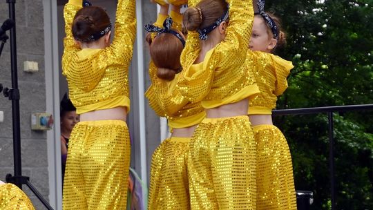 III Powiatowy Festiwal Piosenki Biesiadnej i Święto Rodzin Zastępczych w Nowinach cz. II [GALERIA ZDJĘĆ]