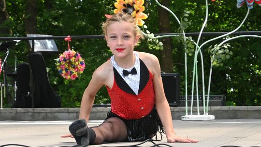 III Powiatowy Festiwal Piosenki Biesiadnej i Święto Rodzin Zastępczych w Nowinach cz. II [GALERIA ZDJĘĆ]