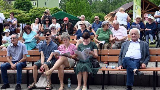 III Powiatowy Festiwal Piosenki Biesiadnej i Święto Rodzin Zastępczych w Nowinach cz. II [GALERIA ZDJĘĆ]