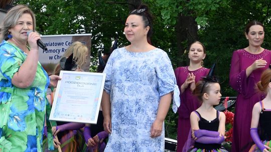 III Powiatowy Festiwal Piosenki Biesiadnej i Święto Rodzin Zastępczych w Nowinach cz. II [GALERIA ZDJĘĆ]