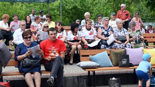 III Powiatowy Festiwal Piosenki Biesiadnej i Święto Rodzin Zastępczych w Nowinach cz. II [GALERIA ZDJĘĆ]