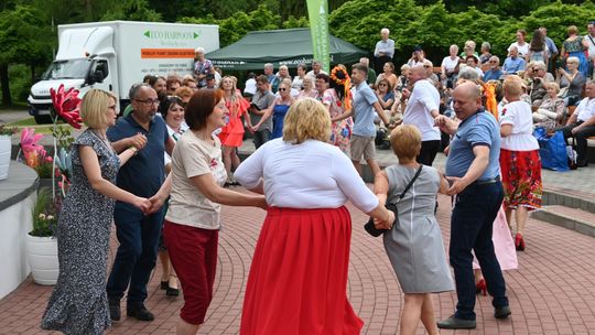 III Powiatowy Festiwal Piosenki Biesiadnej i Święto Rodzin Zastępczych w Nowinach cz. II [GALERIA ZDJĘĆ]