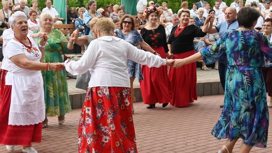 III Powiatowy Festiwal Piosenki Biesiadnej i Święto Rodzin Zastępczych w Nowinach cz. II [GALERIA ZDJĘĆ]