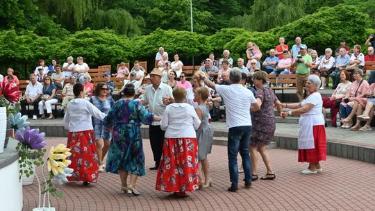 III Powiatowy Festiwal Piosenki Biesiadnej i Święto Rodzin Zastępczych w Nowinach cz. II [GALERIA ZDJĘĆ]