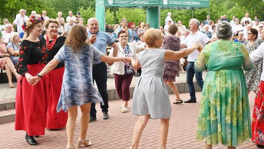 III Powiatowy Festiwal Piosenki Biesiadnej i Święto Rodzin Zastępczych w Nowinach cz. II [GALERIA ZDJĘĆ]