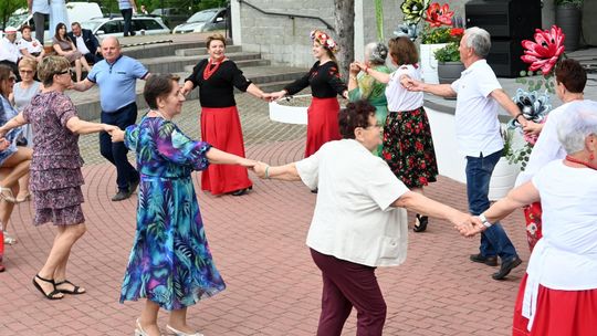 III Powiatowy Festiwal Piosenki Biesiadnej i Święto Rodzin Zastępczych w Nowinach cz. II [GALERIA ZDJĘĆ]