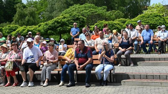 III Powiatowy Festiwal Piosenki Biesiadnej i Święto Rodzin Zastępczych w Nowinach cz. II [GALERIA ZDJĘĆ]